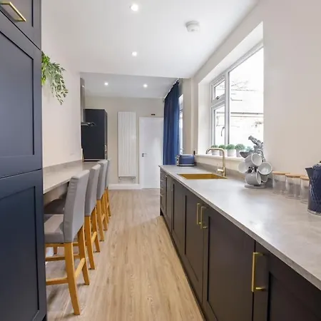 The Milton - Stylish Terraced Holiday home York