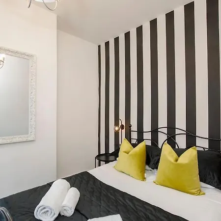 The Milton - Stylish Terraced *