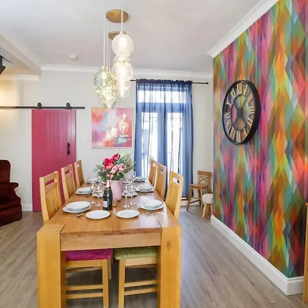 The Milton - Stylish Terraced Holiday home York