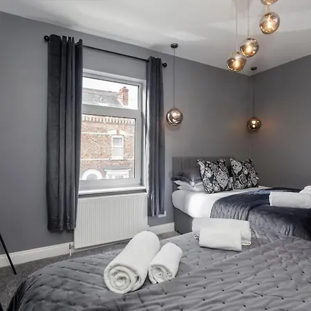The Milton - Stylish Terraced Holiday home York